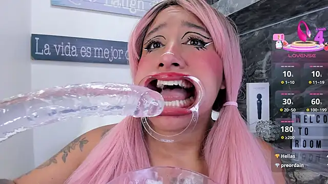 miss_danika's cam snapshot