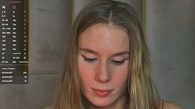 LeslieMines's cam snapshot