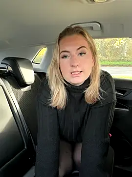 RebeccaSquirtsXXX live sex cam