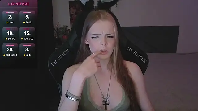 Luna_Navy's cam snapshot