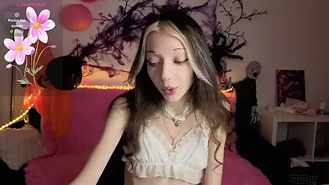 KiraGlam's cam snapshot