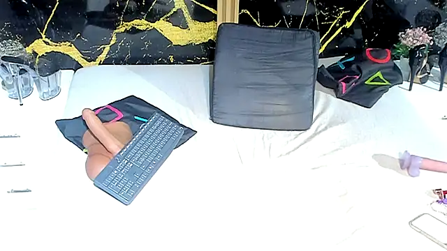 NahomyOwen's cam snapshot