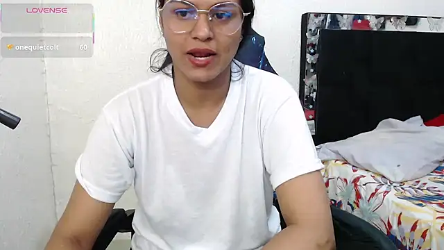 SweetAlmaa's web cam