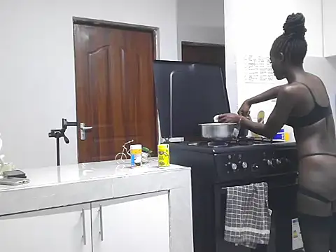 petiteebony_81's cam snapshot