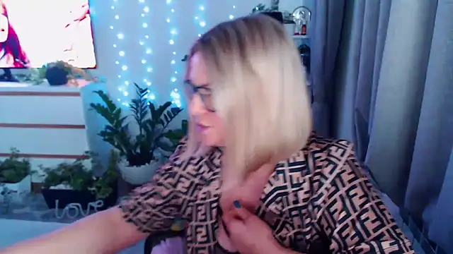 MonaLisaG's cam snapshot