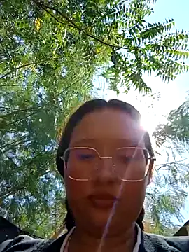 young_dairy01's cam snapshot