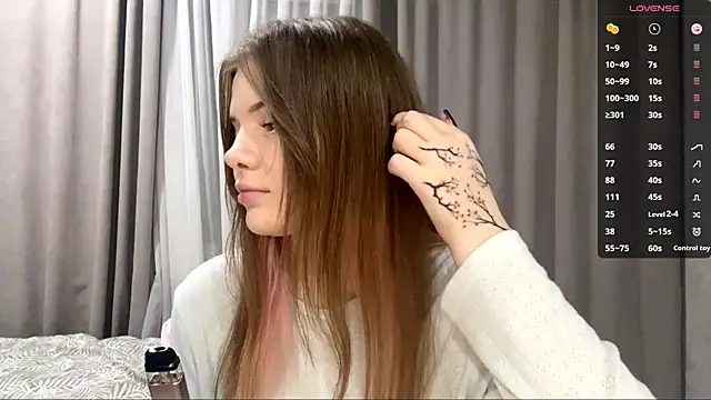 CarolinePepper's cam snapshot