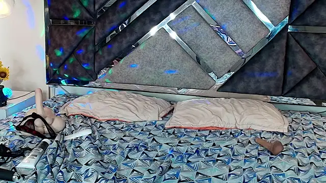 MysticMature's cam snapshot