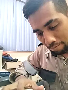 EnriquePersian197 live sex cam