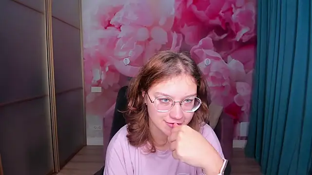 AngelinaLow's cam snapshot