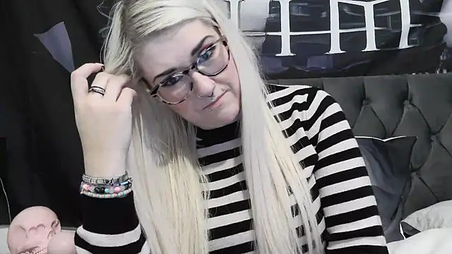 Sizzling_Indie36's cam snapshot