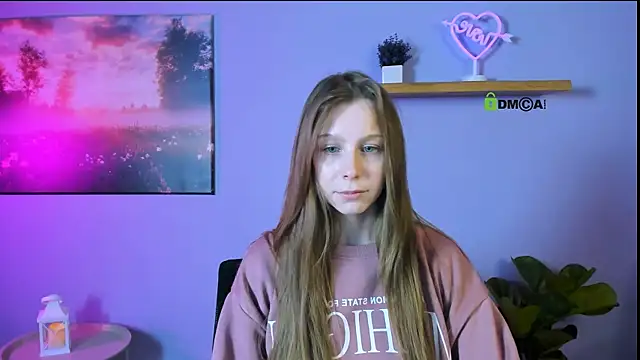 esme_moore_'s cam snapshot