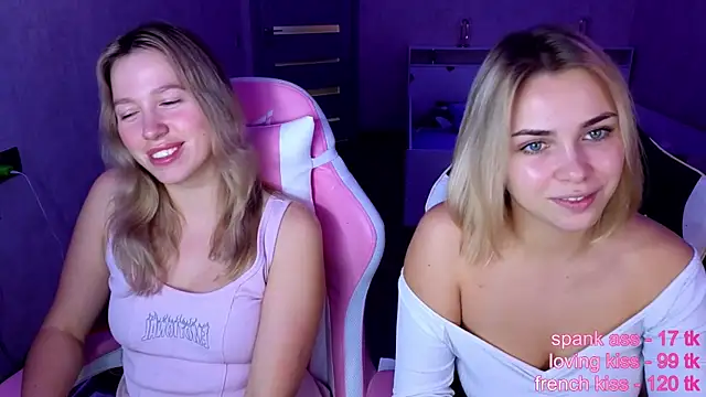 stefany_and_bettany's cam snapshot