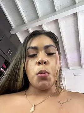 MayaMoanXXX live sex cam