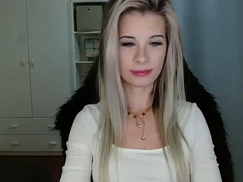 KristineGlow's cam snapshot