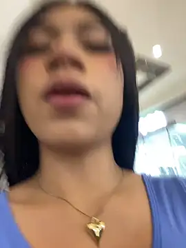 LiaSaenz27 live sex cam