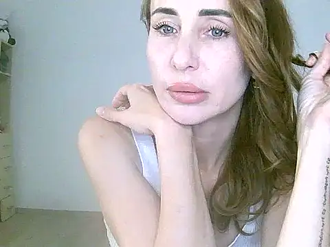 Eliza-Tastys-Q's web cam