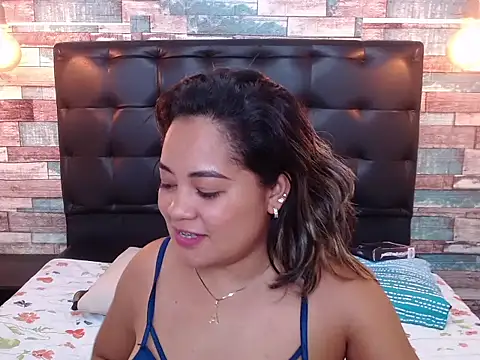 Bella_Summers_'s cam snapshot