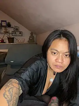 lo_tussbud's cam snapshot