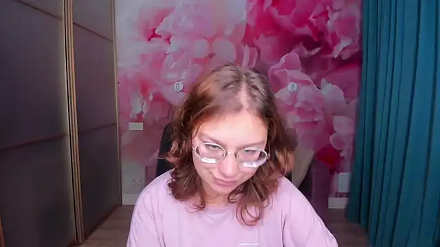 AngelinaLow's cam snapshot