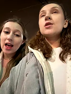 FroggyAnna live sex cam