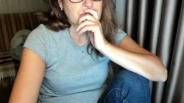 lauraoven's cam snapshot