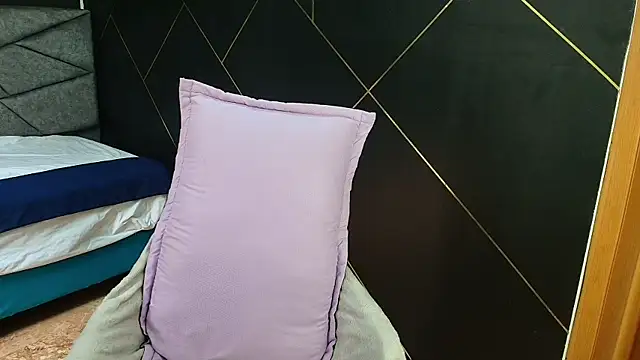 LiaMonroee_'s cam snapshot