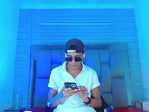 Valentin_Gray's cam snapshot