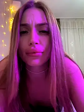 Elizabeth_Tay's cam snapshot