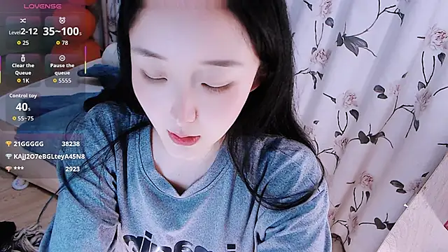 Niannian- live sex cam