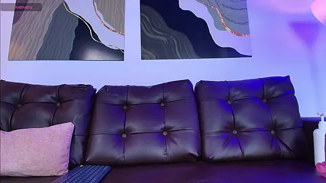 lulu_pechs's cam snapshot