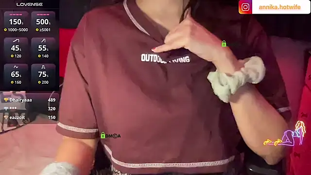 CharmingTania live sex cam