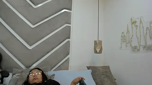 Julieta_Owen's cam snapshot