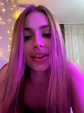 Elizabeth_Tay's cam snapshot