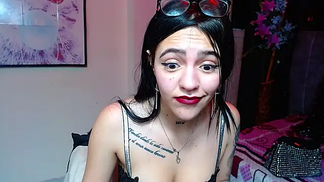 Violettasquirt's cam snapshot