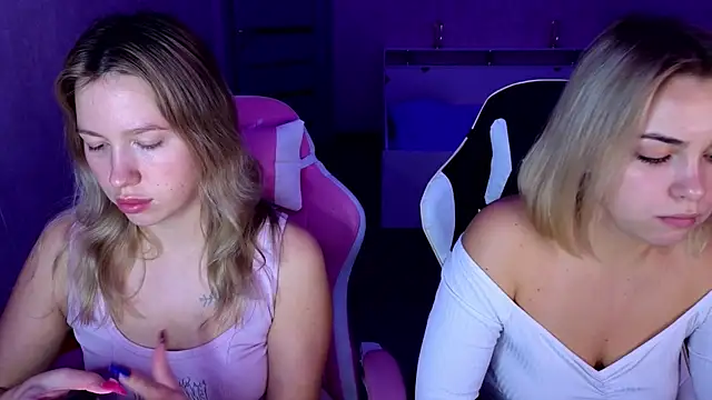 stefany_and_bettany's cam snapshot