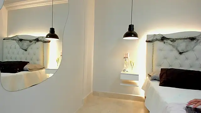 Emily_Hudson_'s cam snapshot