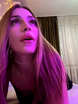 Elizabeth_Tay's cam snapshot