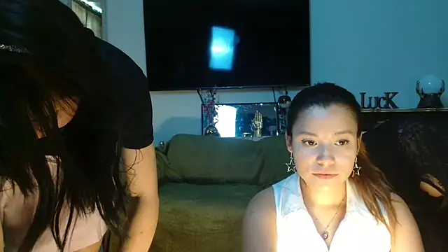 3littleschoolteens's cam snapshot