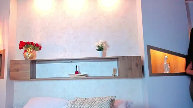 Emilly_Beaumont's cam snapshot