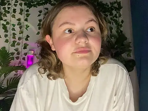 MoonIvy_'s cam snapshot