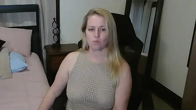 HollieBim's cam snapshot