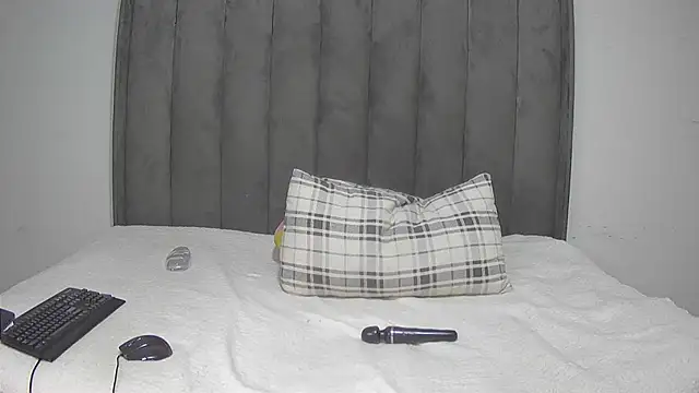 KinkyLinah's cam snapshot