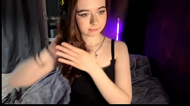 FloralAtoll's cam snapshot