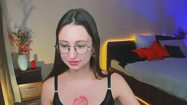 YourLovellyStory's cam snapshot