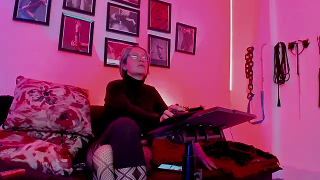 MistressNyx_cg's cam snapshot