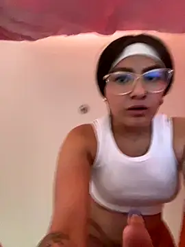 Alyha_Cortes's cam snapshot