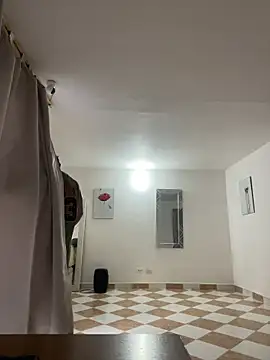 Lyon_vach live sex cam