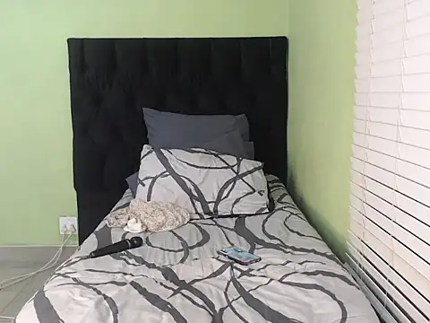 ThickPearlx23's cam snapshot