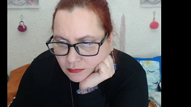 PlayfullMature's cam snapshot